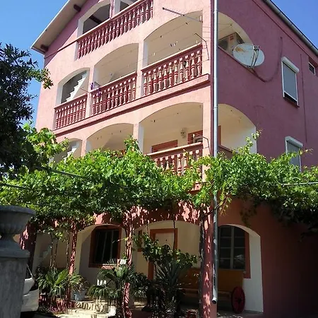 Apartments Zara Zara