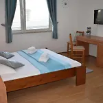 Apartments Zara *