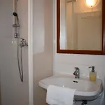 Apartments Zara アパート