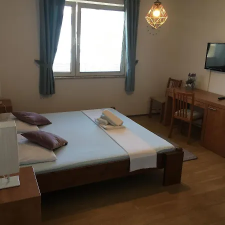 扎拉公寓 * 扎达尔