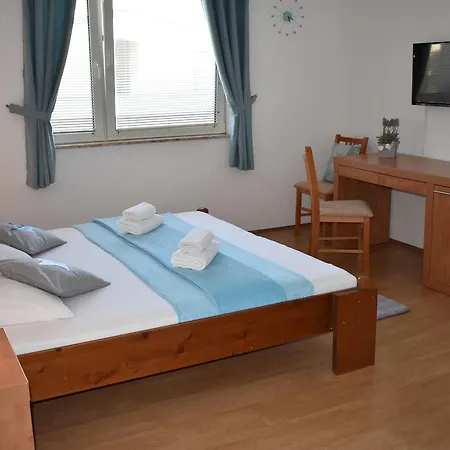 Apartments Zara *